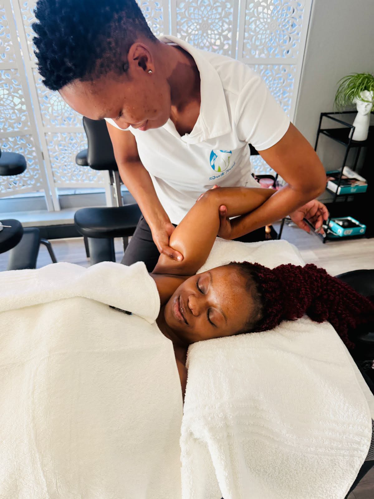 Shoulder massage session